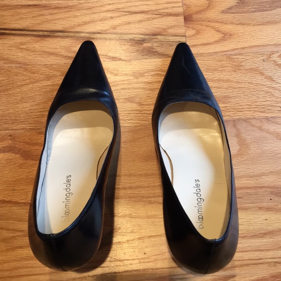 bloomingdales black pumps